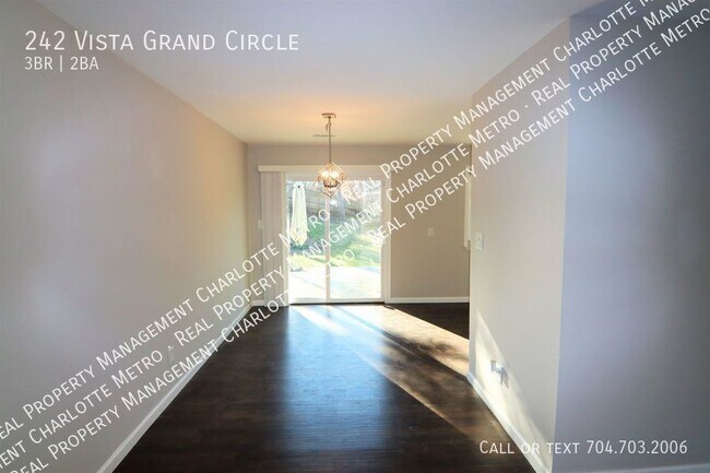 Building Photo - 242 Vista Grande Cir