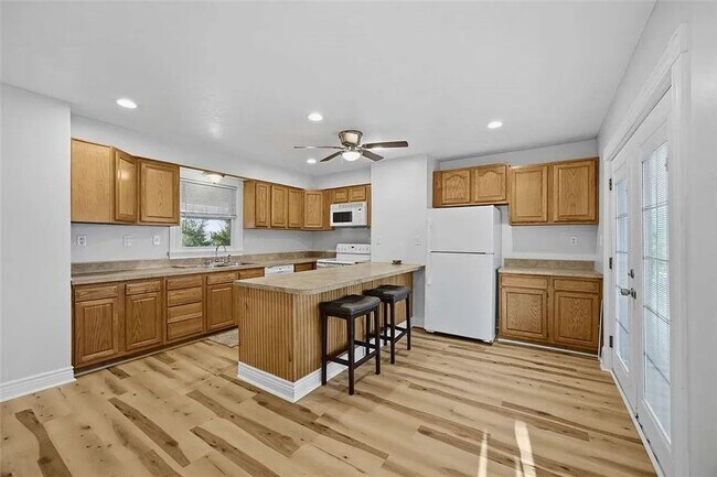 Foto del edificio - Beautiful 3 bedroom, 2 full bathroom home for rent in the Oakland area AVAILABLE NOW!