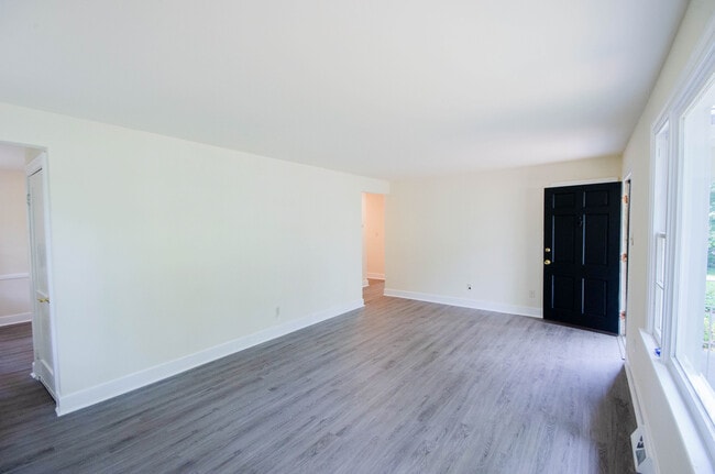 Building Photo - 913 Ironington Rd