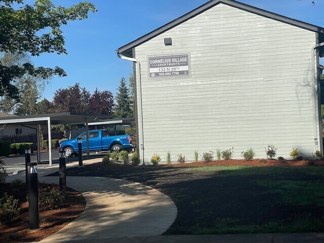Foto del edificio - Cornelius Village Apartments