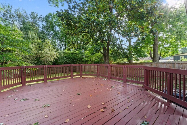 Foto del edificio - 4227 Hillbrook Dr