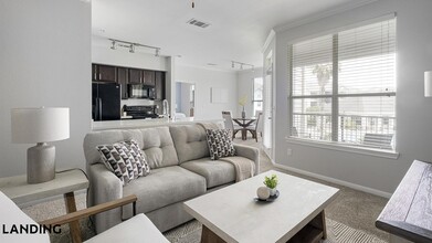 Building Photo - 14807 Woodland Hills Dr