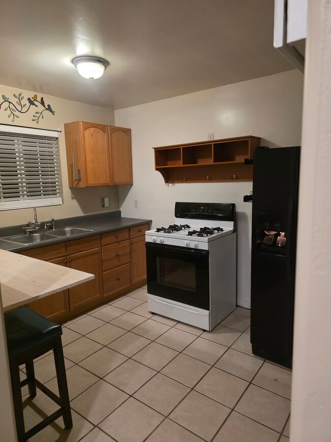 Foto del edificio - 1348 Agate Ave