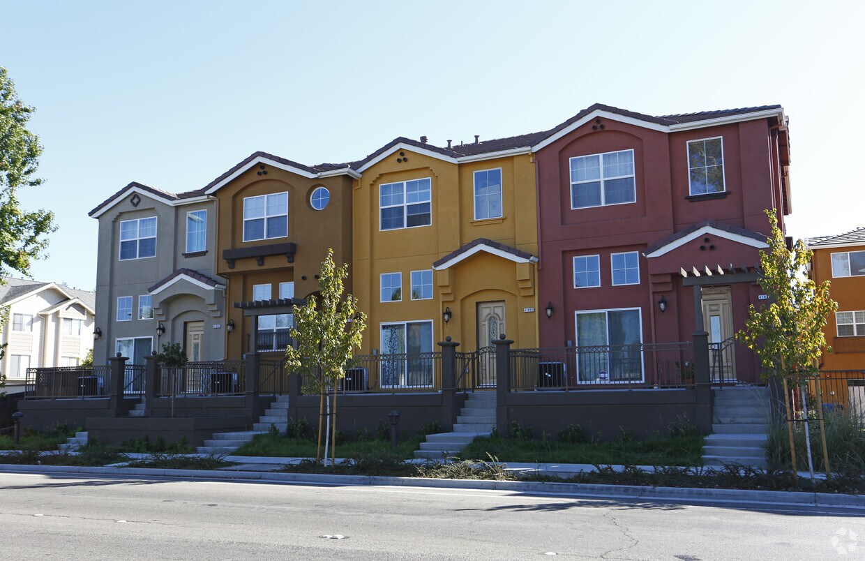 Lunare Townhomes Fremont Ca Apartments Com