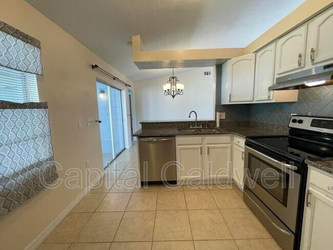 Building Photo - 708 Paddington Pl