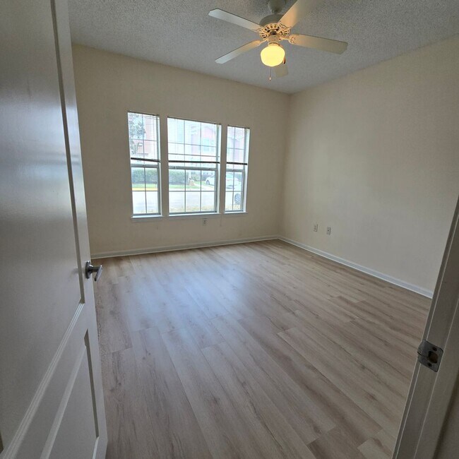 Foto del edificio - 1 Bedroom Condo for RENT