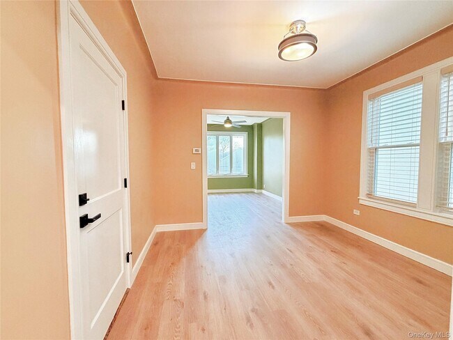 Foto del edificio - 59-85 57th Dr