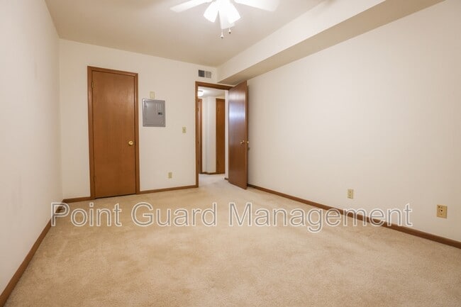 Foto del edificio - 5820-5828 Erskine Street - 5828-5