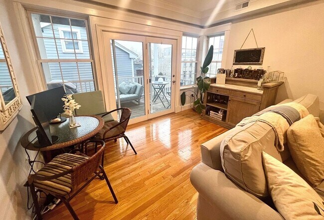 Foto del edificio - 322 W 3rd St