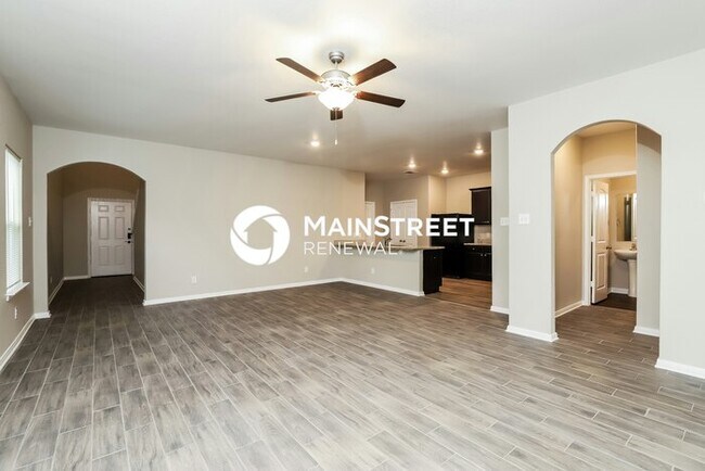 Foto del edificio - 5 Bedroom Pet-Friendly Home in NEW BRAUNFE...