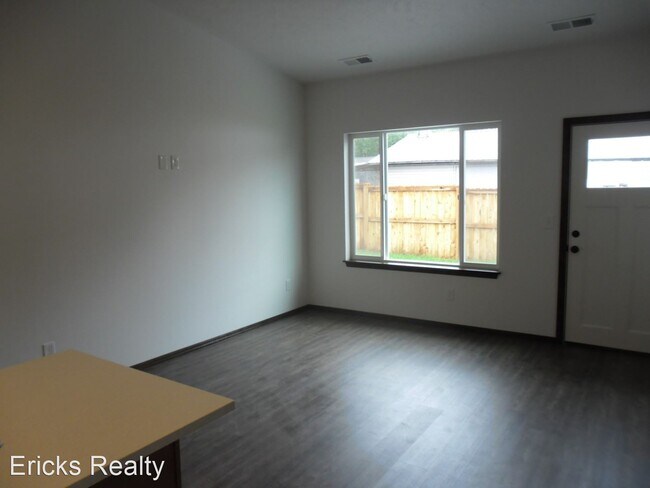 Building Photo - 2 br, 2 bath House - 408 B E 3RD ST