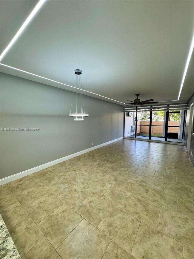 Foto del edificio - 8437 Forest Hills Dr