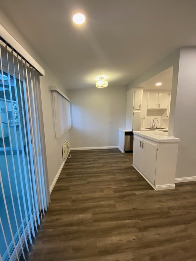 Building Photo - 439 S St Andrews Pl