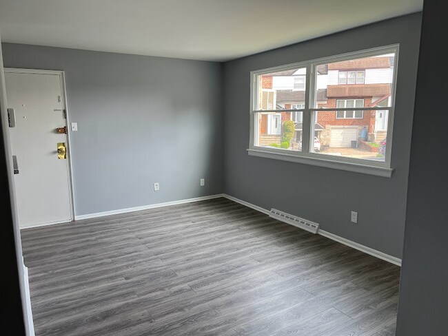 Building Photo - 10834 Harrow Rd