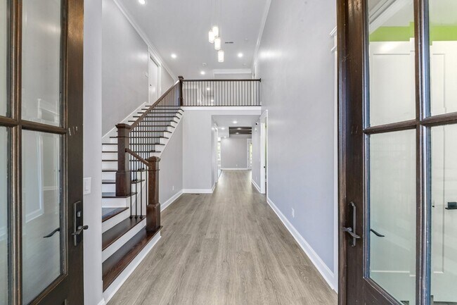 Building Photo - 601 Joyce Ave