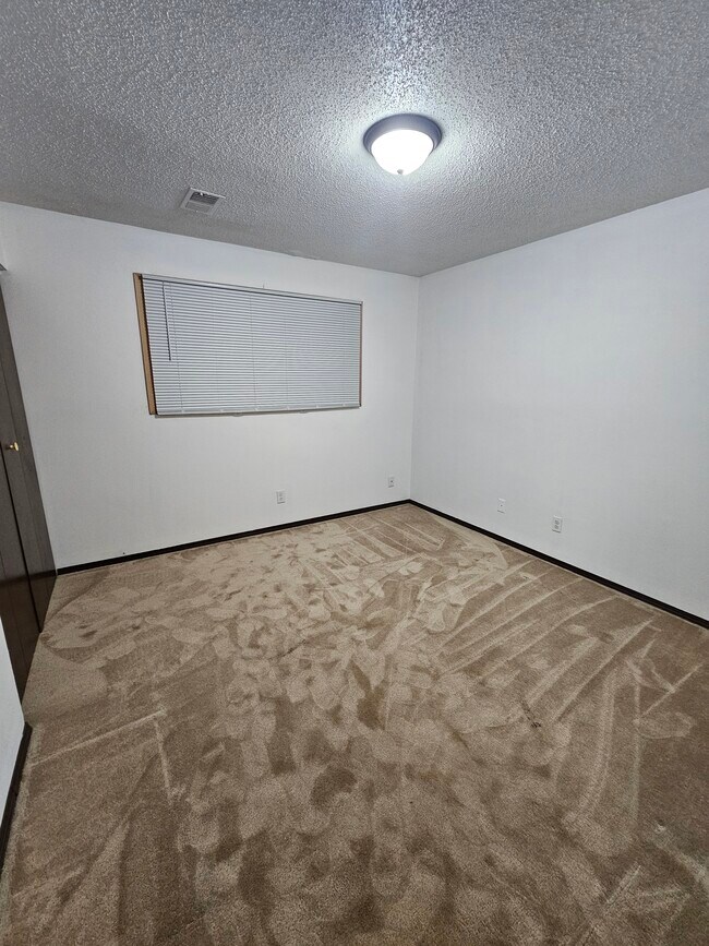 Dormitorio 2 - 79 Cook Ave W