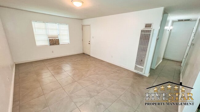 Building Photo - 1424 Gorrill St