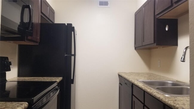 Foto del edificio - 8415 Hearth Dr