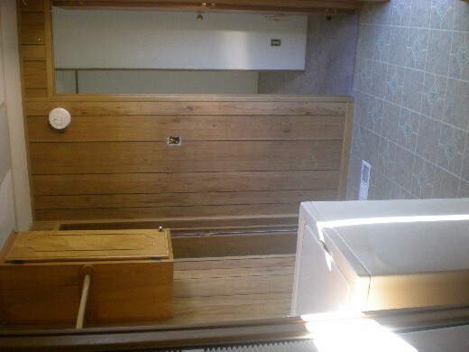Building Photo - 2 Bedroom, 1 bathroom