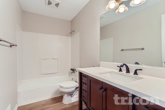 Foto del edificio - 16417 Gladiola Ave