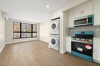 Building Photo - 458 Decatur St