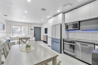 Building Photo - 100 NE 71st St