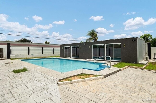 Foto del edificio - 11 W Business Hwy 83