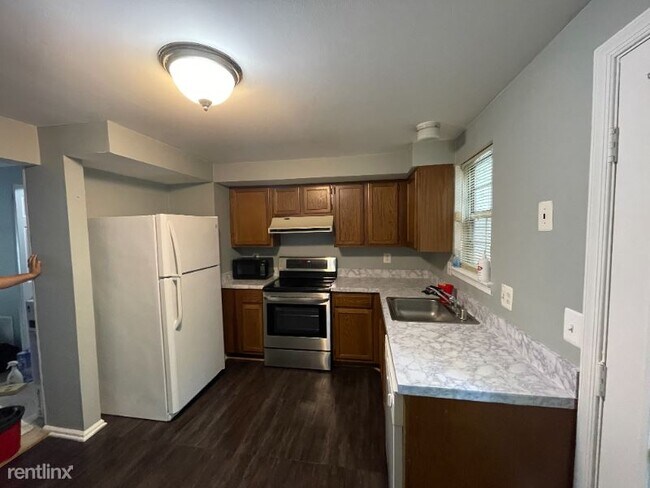 Building Photo - 2 br, 1 bath Townhome - 34 Palmer Court