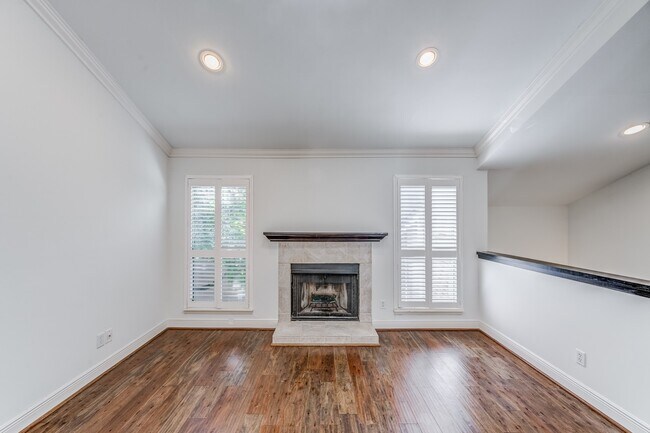 Foto del edificio - 708 Fowler St