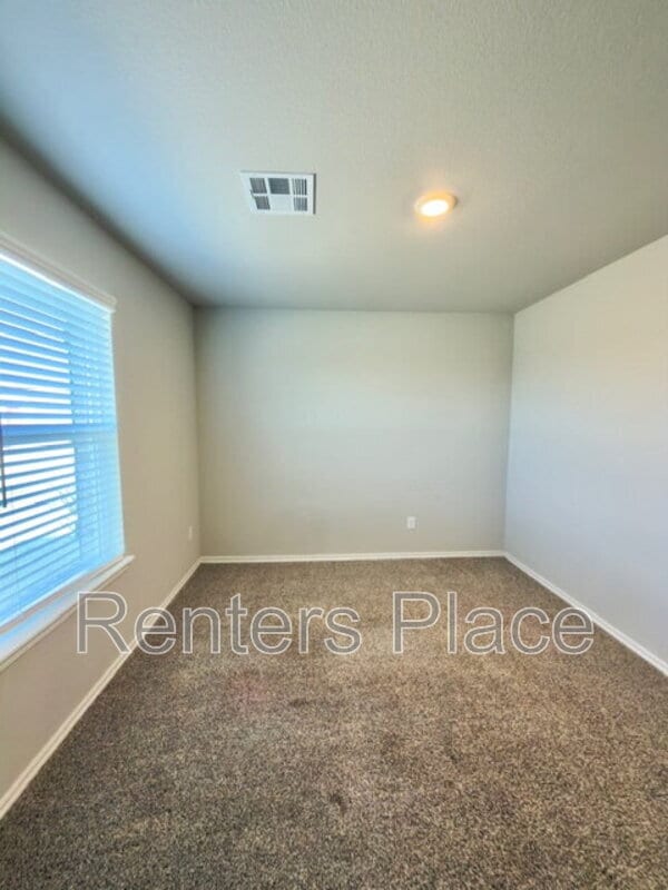 Building Photo - 14 Stonegate Dr