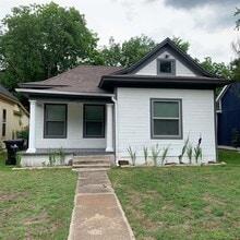 Building Photo - 1006 W Chestnut St