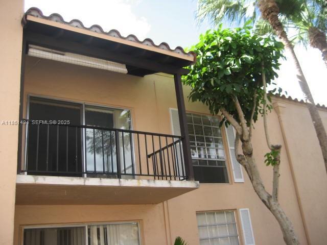 Building Photo - 10810 N Kendall Dr