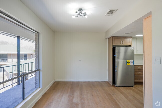 3 habitaciones, 2 baños - 973 pies cuadrados - Comedor / Sala de estar - Hidden Grove Apartments