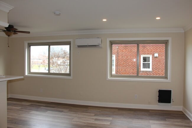 Building Photo - 1133 N Randolph St