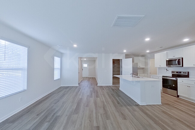 Building Photo - 113 Overstreet Way