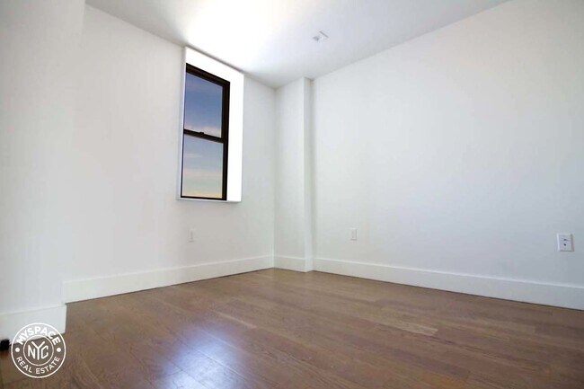 Building Photo - 473 Park Pl