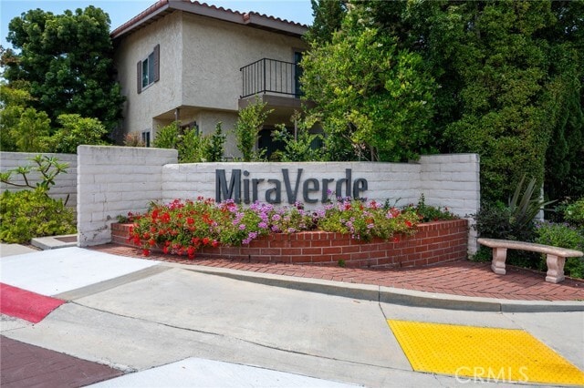 Foto del edificio - 28100 Ridgefern Ct