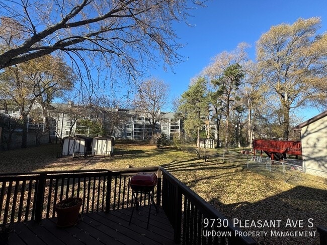 Foto del edificio - 9730 Pleasant Ave S