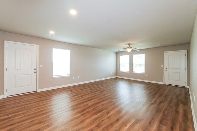 Foto del edificio - 3 BR/2BA | Newly Renovated Single Family Home | 1-Car Garage | Front yard!