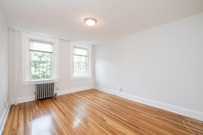 Foto del edificio - Pet Friendly Apt Near Cleveland Circle w H...