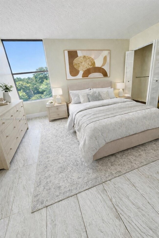 Foto del edificio - 2020 NE 135th St