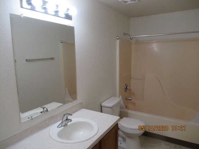 Foto del edificio - Two Bedroom Duplex in South Salem