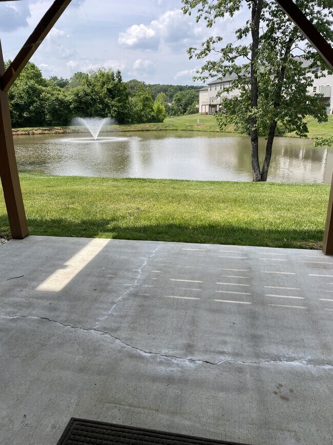 Foto del edificio - 180 Rowse Dr