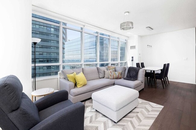 Photo du bâtiment - 55 Bremner Blvd