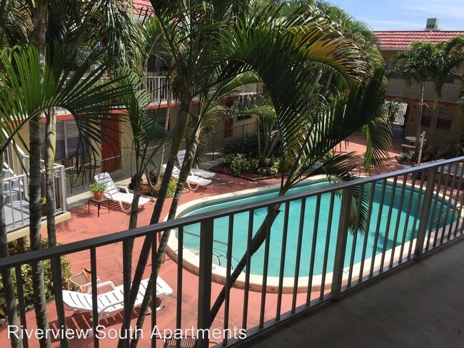 Foto del edificio - 901 NE 18th Ct