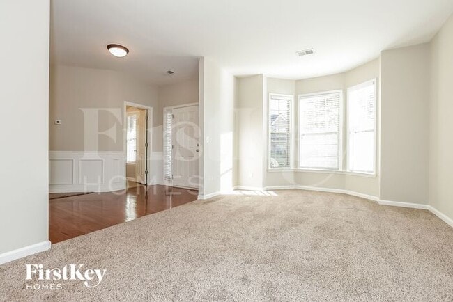 Building Photo - 855 Stonehaven Rd SW