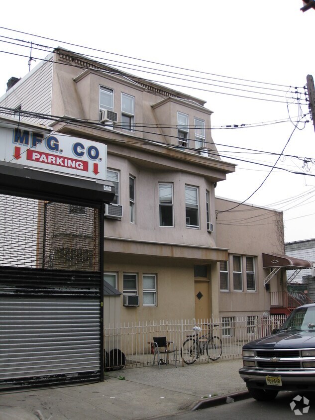 Building Photo - 2194-2196 McDonald Ave