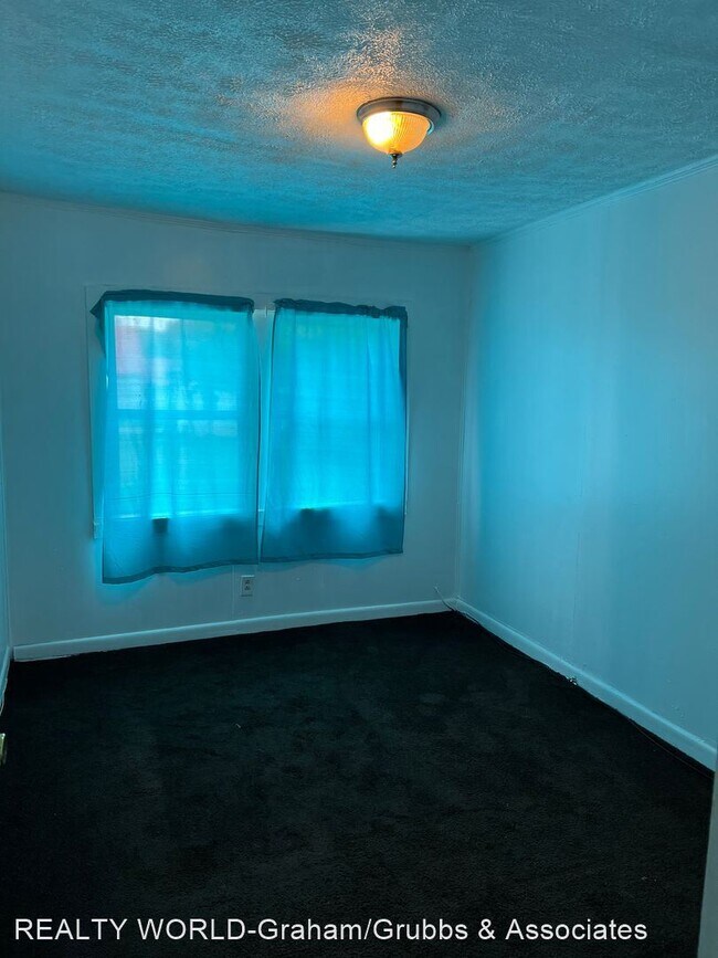 Building Photo - 3 br, 1 bath House - 208 Second Street