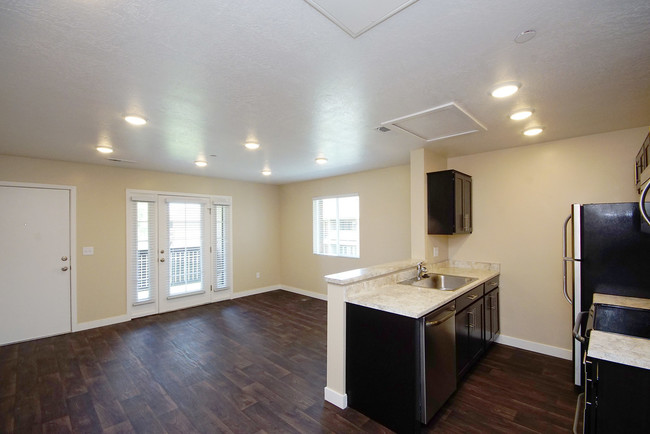 Renovated Unit - Thornhill Park Apartments