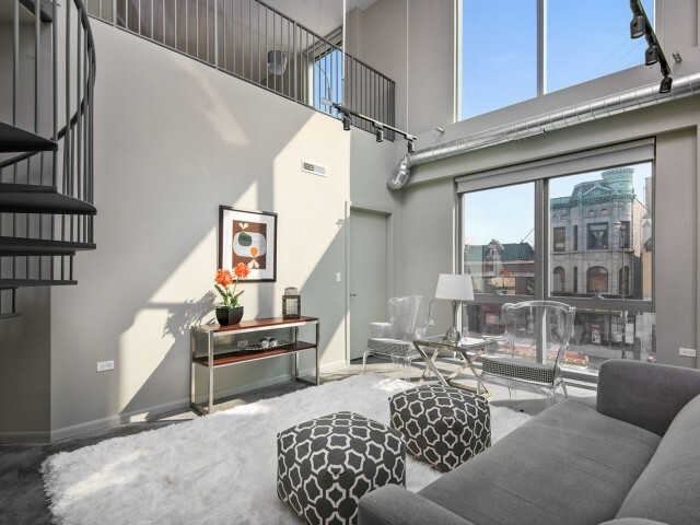 2 camas con loft - 1241 N. Milwaukee